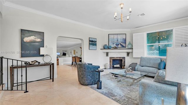 623 NE 17th Way, Fort Lauderdale, FL 33304