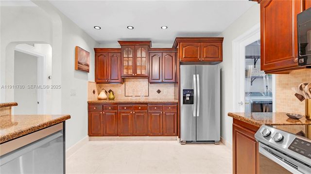 623 NE 17th Way, Fort Lauderdale, FL 33304