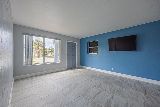 2007 Kenwood Road, West Palm Beach, FL 33409