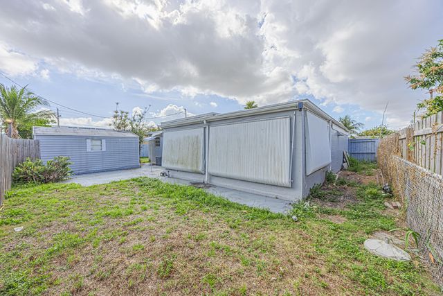 2007 Kenwood Road, West Palm Beach, FL 33409