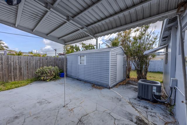 2007 Kenwood Road, West Palm Beach, FL 33409