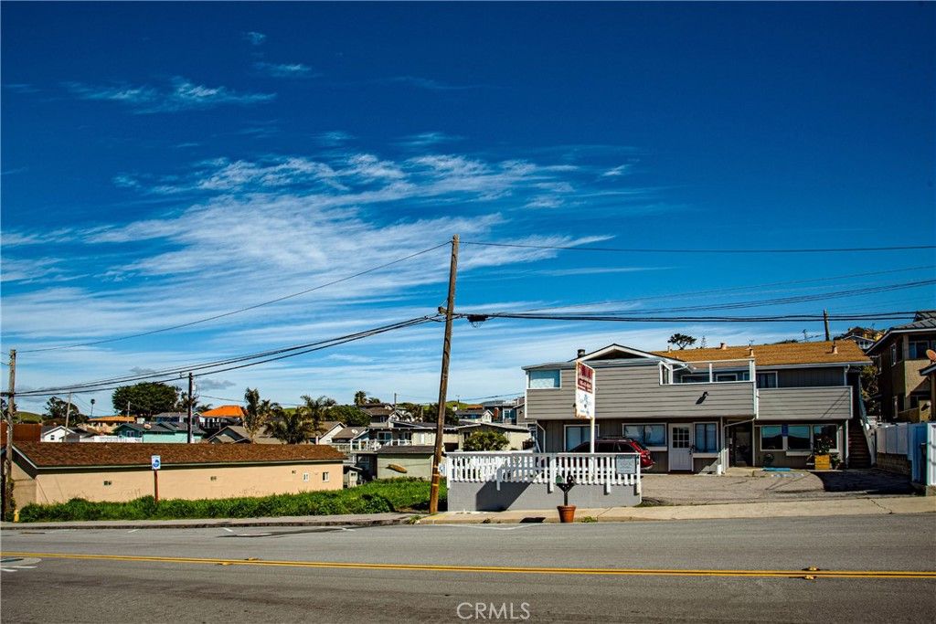 Image 3 of property listing at 39 S Ocean Avenue, Cayucos, CA 93430