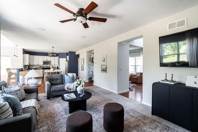 W229N4340 Baker COURT, Pewaukee, WI 53072