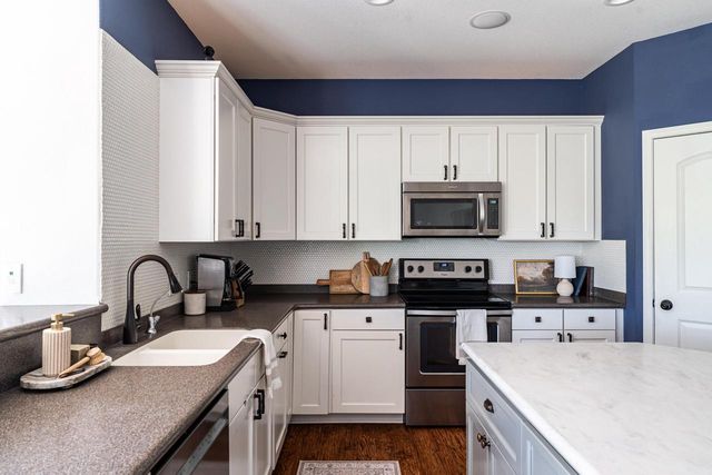 W229N4340 Baker COURT, Pewaukee, WI 53072