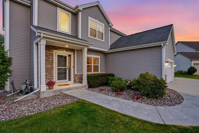 W229N4340 Baker COURT, Pewaukee, WI 53072