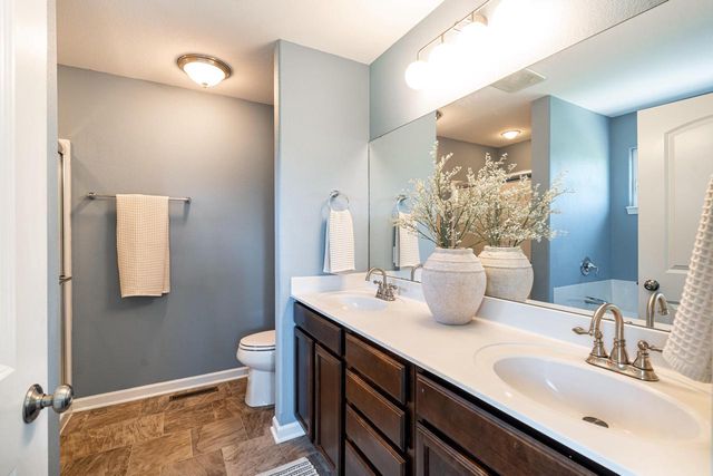 W229N4340 Baker COURT, Pewaukee, WI 53072