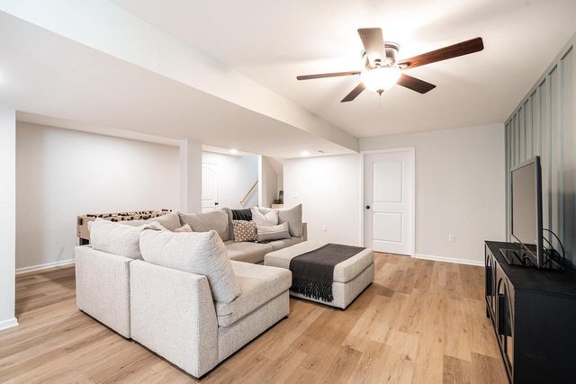 W229N4340 Baker COURT, Pewaukee, WI 53072