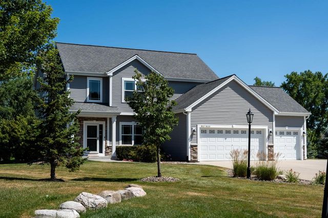 W229N4340 Baker COURT, Pewaukee, WI 53072