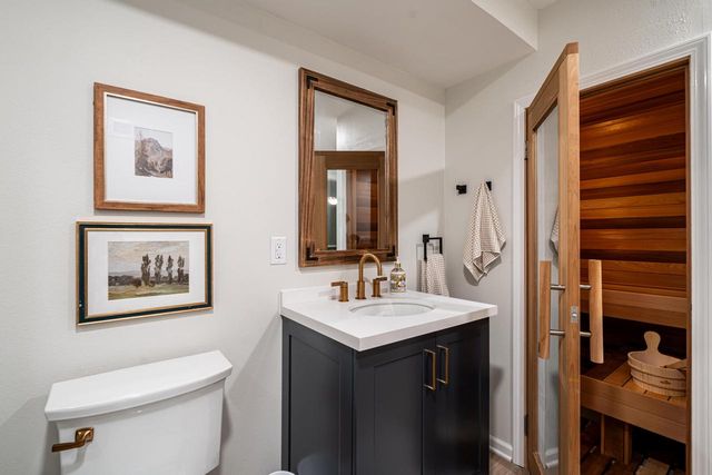W229N4340 Baker COURT, Pewaukee, WI 53072