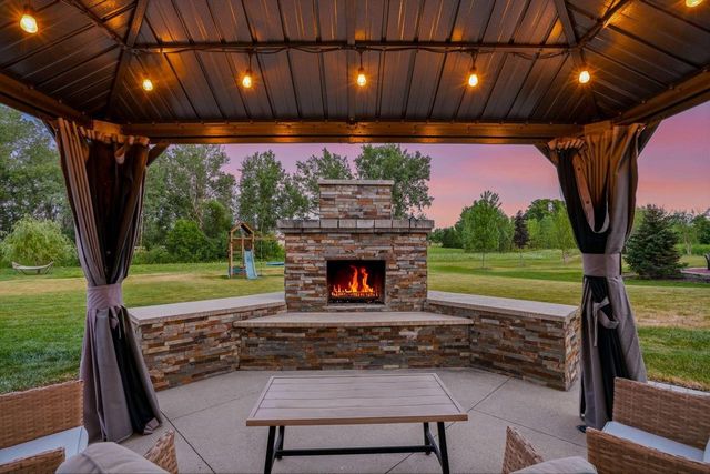 W229N4340 Baker COURT, Pewaukee, WI 53072