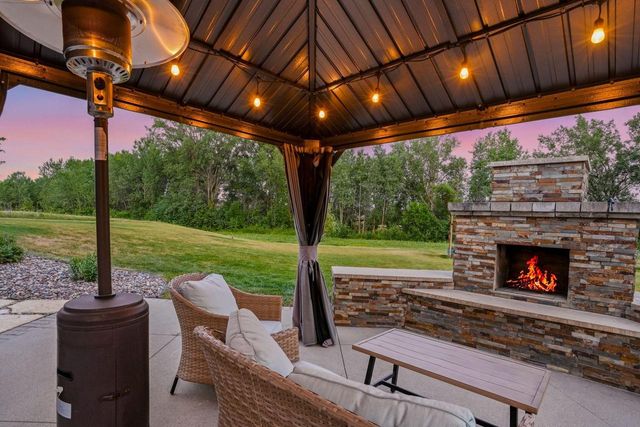 W229N4340 Baker COURT, Pewaukee, WI 53072