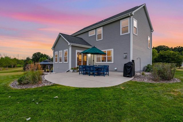 W229N4340 Baker COURT, Pewaukee, WI 53072