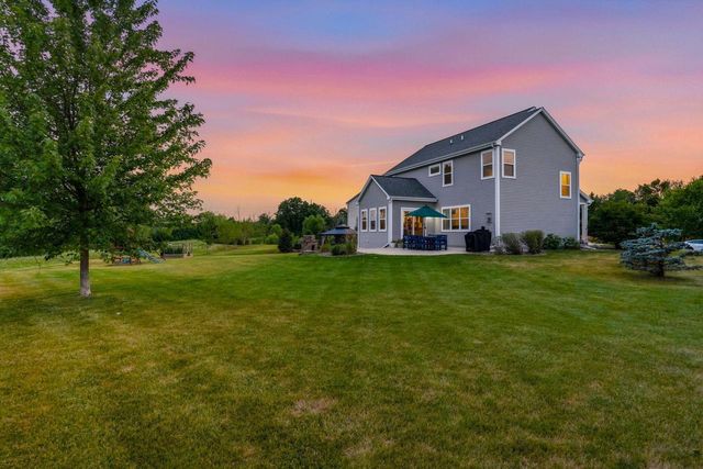 W229N4340 Baker COURT, Pewaukee, WI 53072