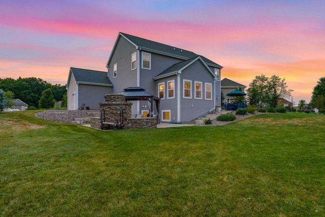 W229N4340 Baker COURT, Pewaukee, WI 53072