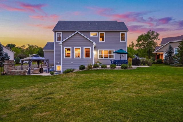 W229N4340 Baker COURT, Pewaukee, WI 53072