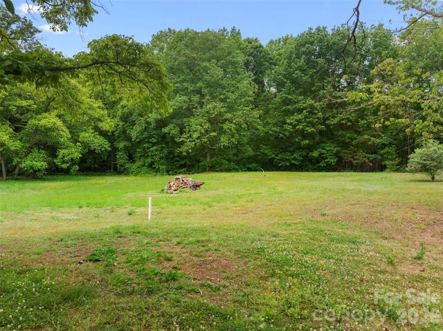 2465 E NC Highway 150 Highway E, Lincolnton, NC 28092