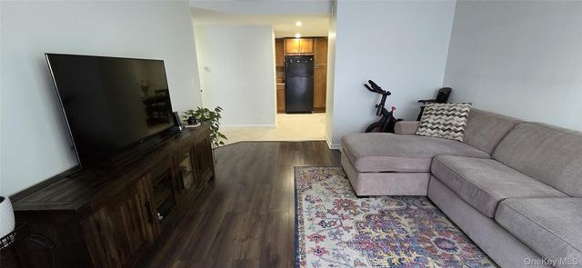 397 N Broadway 1M, Yonkers, NY 10701