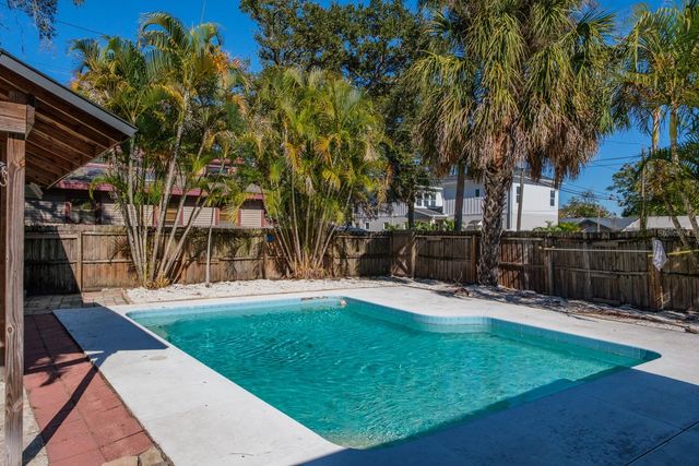 301 43RD AVENUE N, St Petersburg, FL 33703