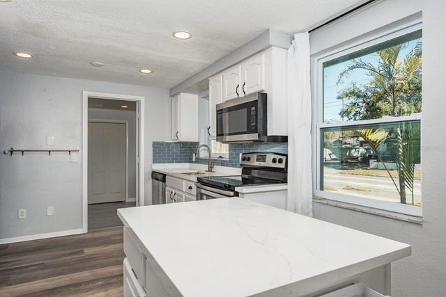 301 43RD AVENUE N, St Petersburg, FL 33703