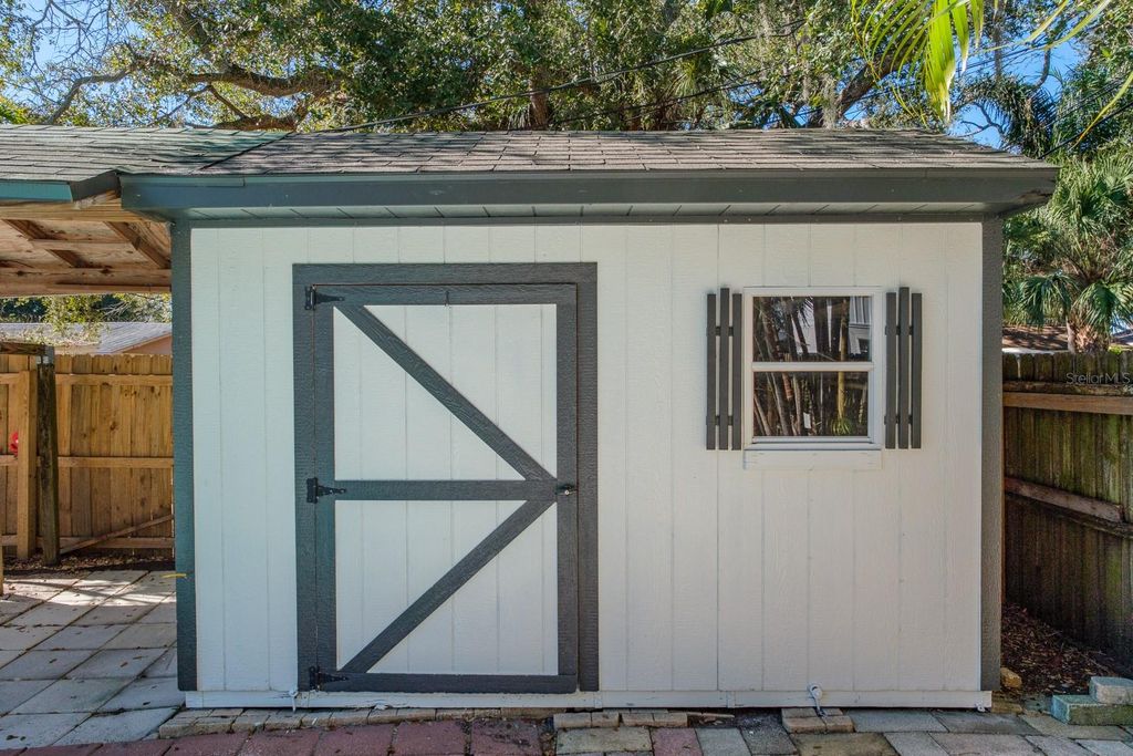 Image 29 of property listing at 301 43RD AVENUE N, St Petersburg, FL 33703