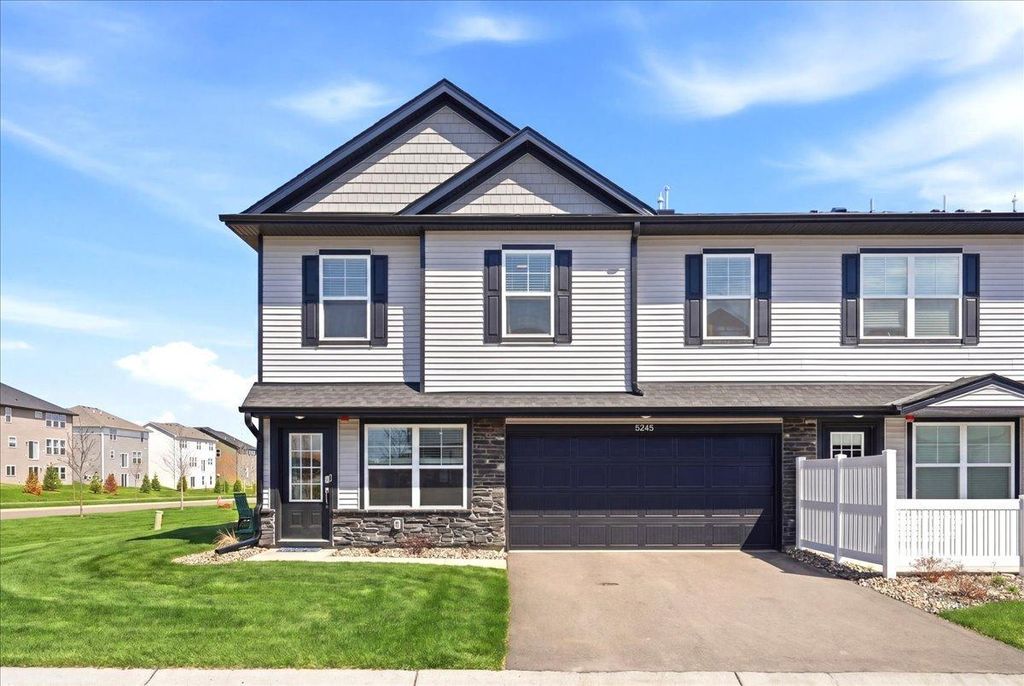 5245 Long Pointe Pass, Woodbury, MN 55129