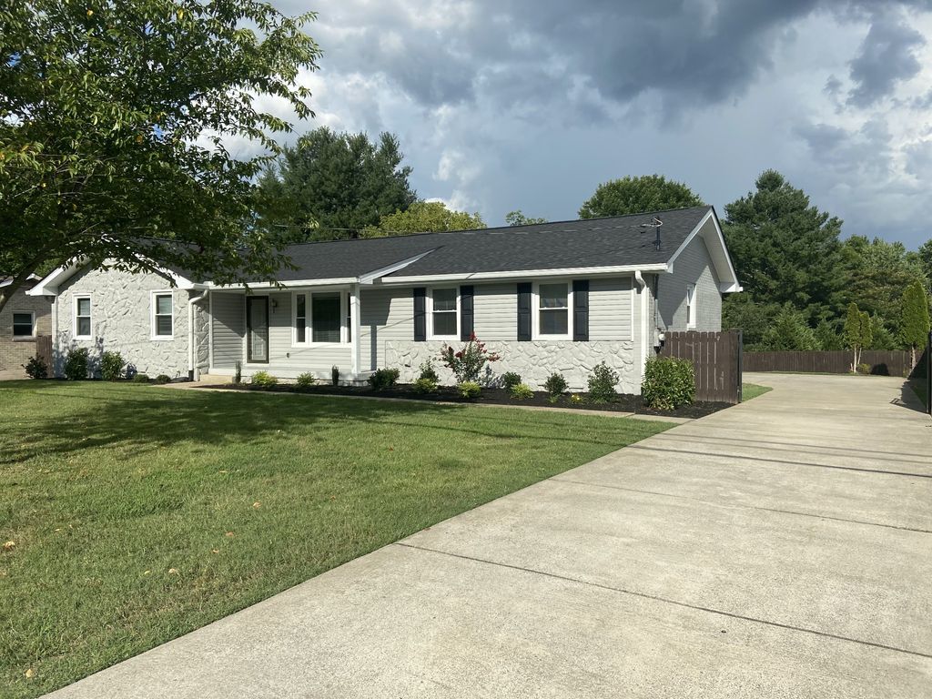 190 Wessington Pl, Hendersonville, TN 37075