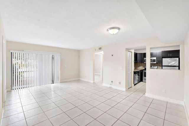 10710 Royal Palm Boulevard 2-2, Coral Springs, FL 33065