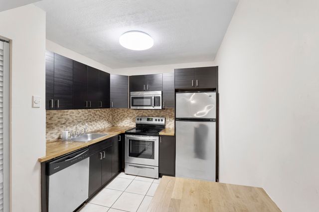 10710 Royal Palm Boulevard 2-2, Coral Springs, FL 33065