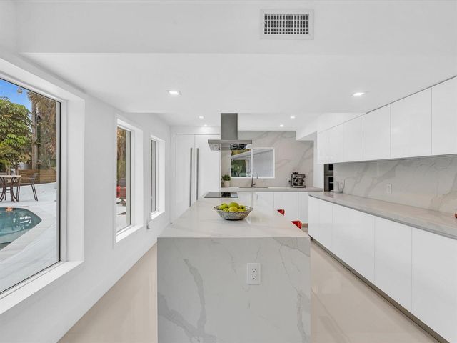 1903 Bay Drive, Pompano Beach, FL 33062
