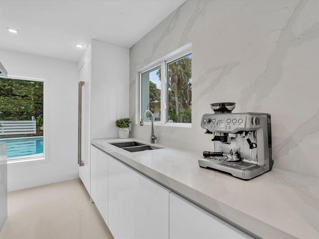 1903 Bay Drive, Pompano Beach, FL 33062