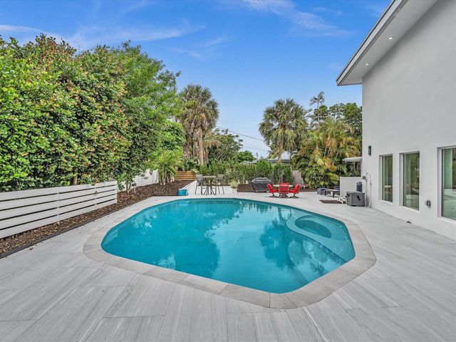 1903 Bay Drive, Pompano Beach, FL 33062