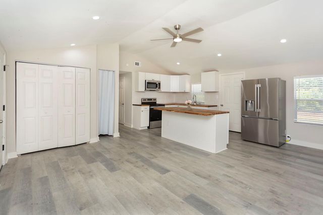 21776 NW 57TH AVENUE, Micanopy, FL 32667