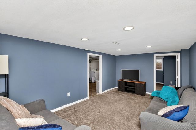 1922 E 29th Street, Des Moines, IA 50317