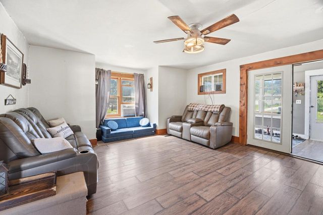 401 W Water STREET, Cascade, WI 53011