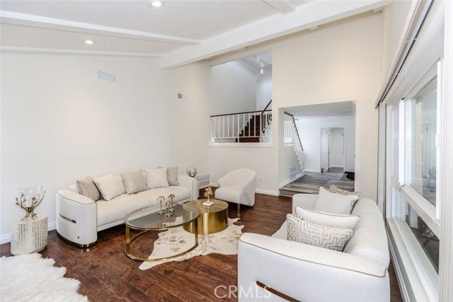 11801 Thunderbird Avenue, Porter Ranch (los Angeles), CA 91326