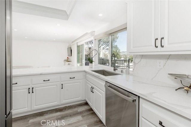 11801 Thunderbird Avenue, Porter Ranch (los Angeles), CA 91326