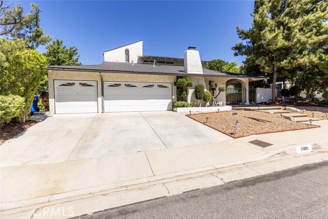 11801 Thunderbird Avenue, Porter Ranch (los Angeles), CA 91326