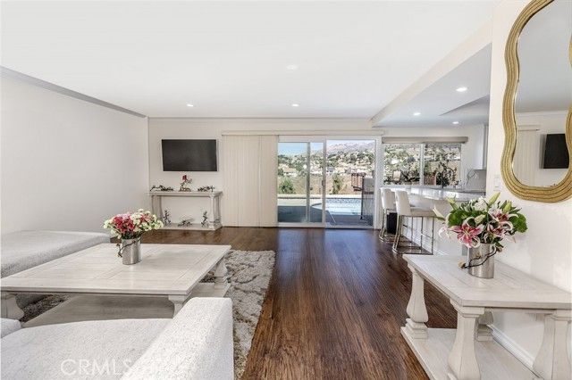 11801 Thunderbird Avenue, Porter Ranch (los Angeles), CA 91326