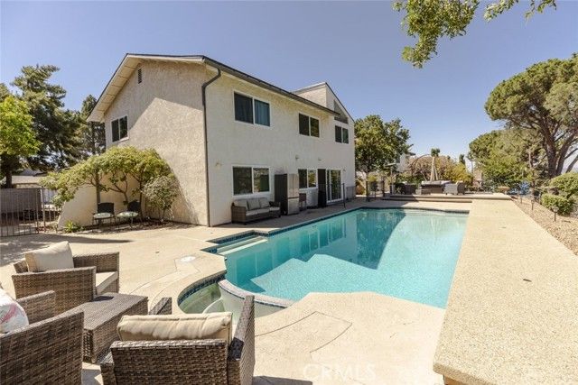 11801 Thunderbird Avenue, Porter Ranch (los Angeles), CA 91326