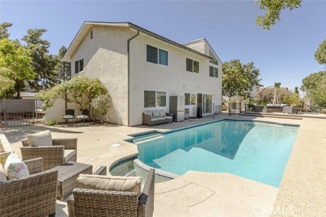 11801 Thunderbird Avenue, Porter Ranch (los Angeles), CA 91326