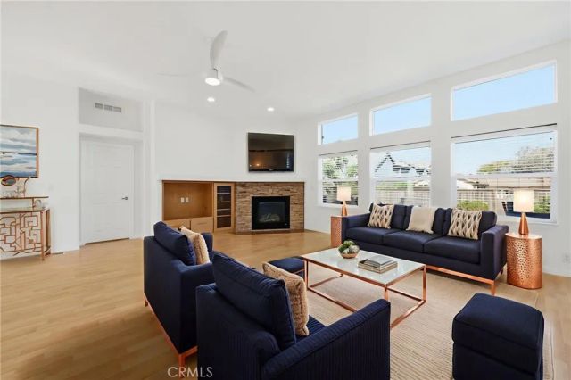 158 Cecil, Costa Mesa, CA 92627