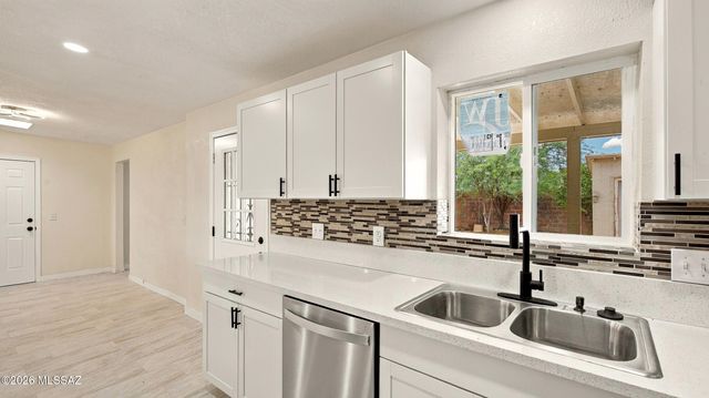 6558 S Iberia Circle, Tucson, AZ 85757