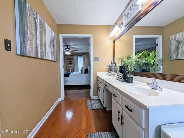 4253 Lakecrest Cove, Olive Branch, MS 38654