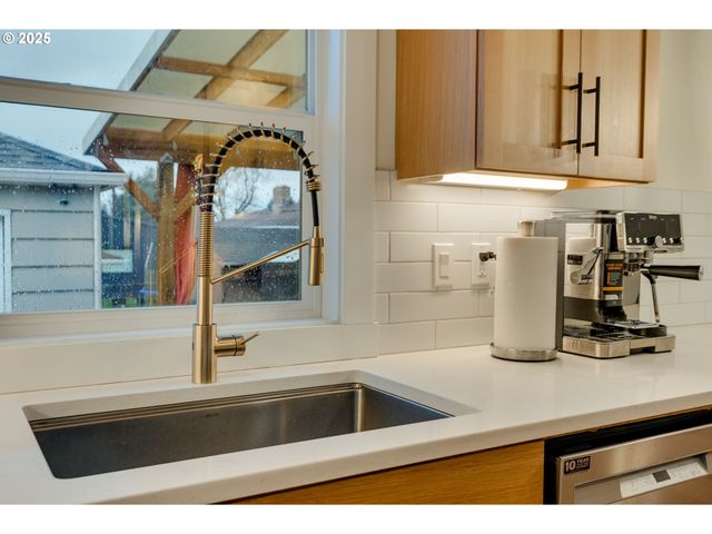 2843 Se 74TH Ave, Portland, OR 97206