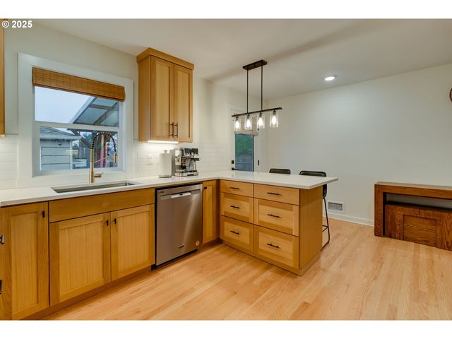 2843 Se 74TH Ave, Portland, OR 97206