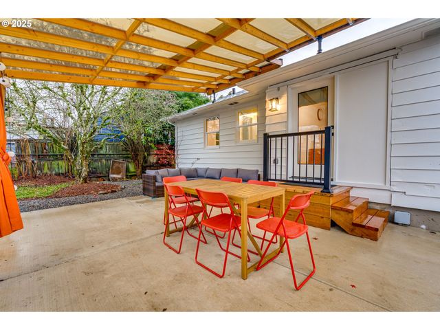 2843 Se 74TH Ave, Portland, OR 97206