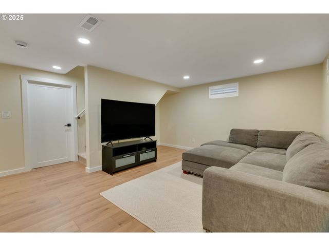 2843 Se 74TH Ave, Portland, OR 97206