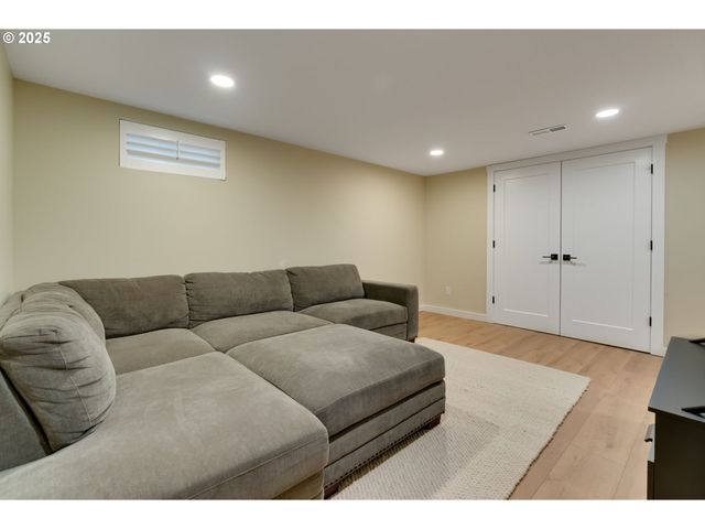 2843 Se 74TH Ave, Portland, OR 97206