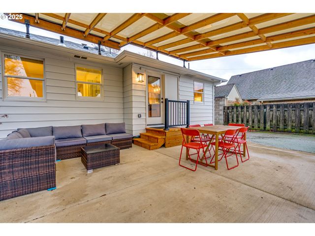 2843 Se 74TH Ave, Portland, OR 97206