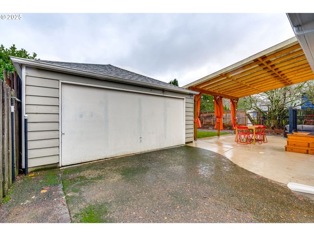 2843 Se 74TH Ave, Portland, OR 97206